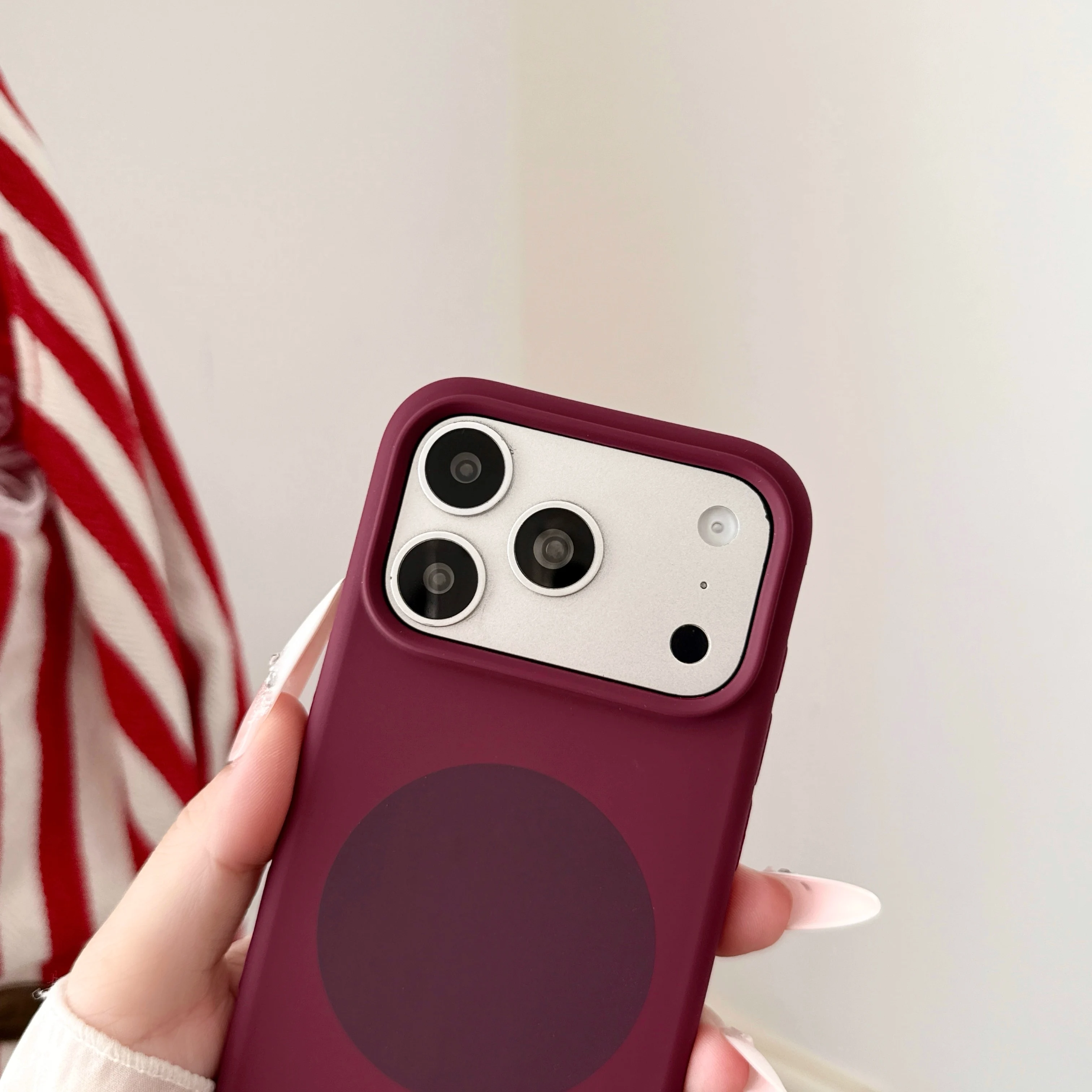 Stylowe, magnetyczne etui na t – Liquid Silicone Magnetic Phone Case recenzja i cena