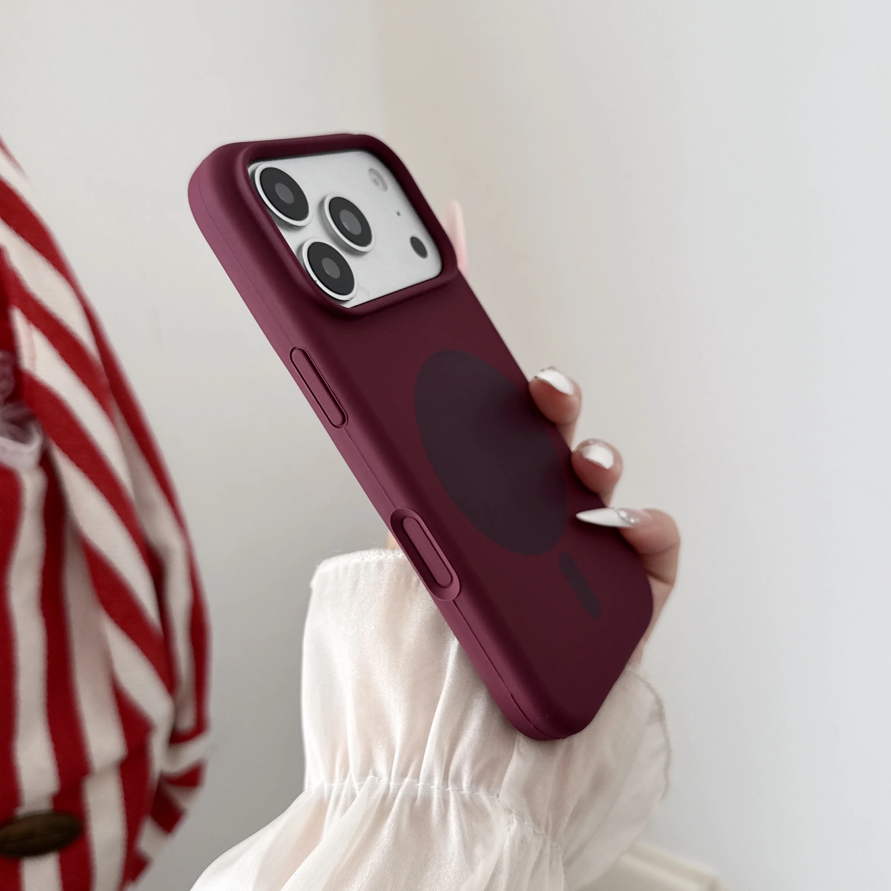 Stylowe, magnetyczne etui na t – Liquid Silicone Magnetic Phone Case recenzja i cena